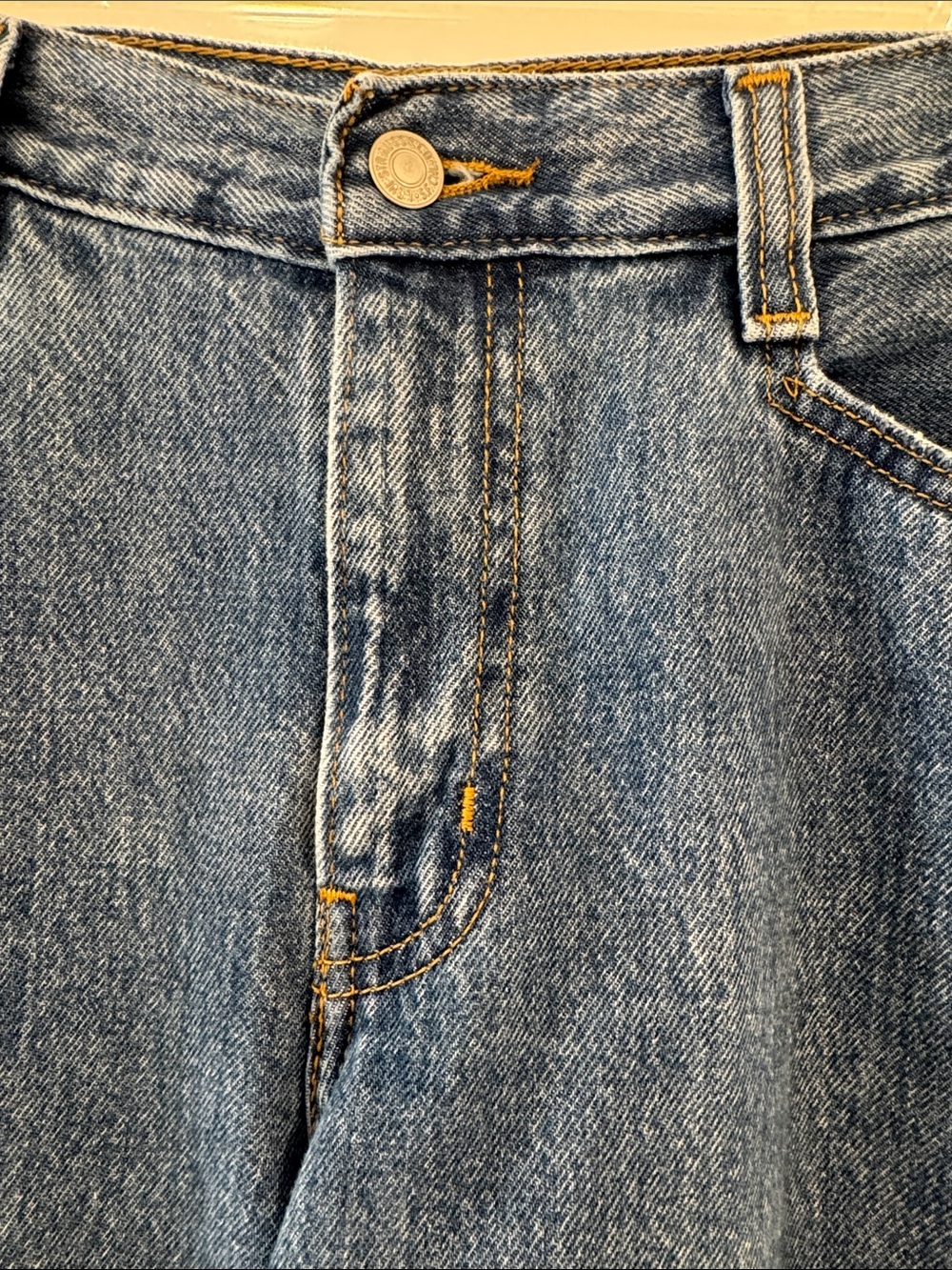 Levi's Wide-Leg Jeans in Classic Blue Denim - Picture 5 of 9